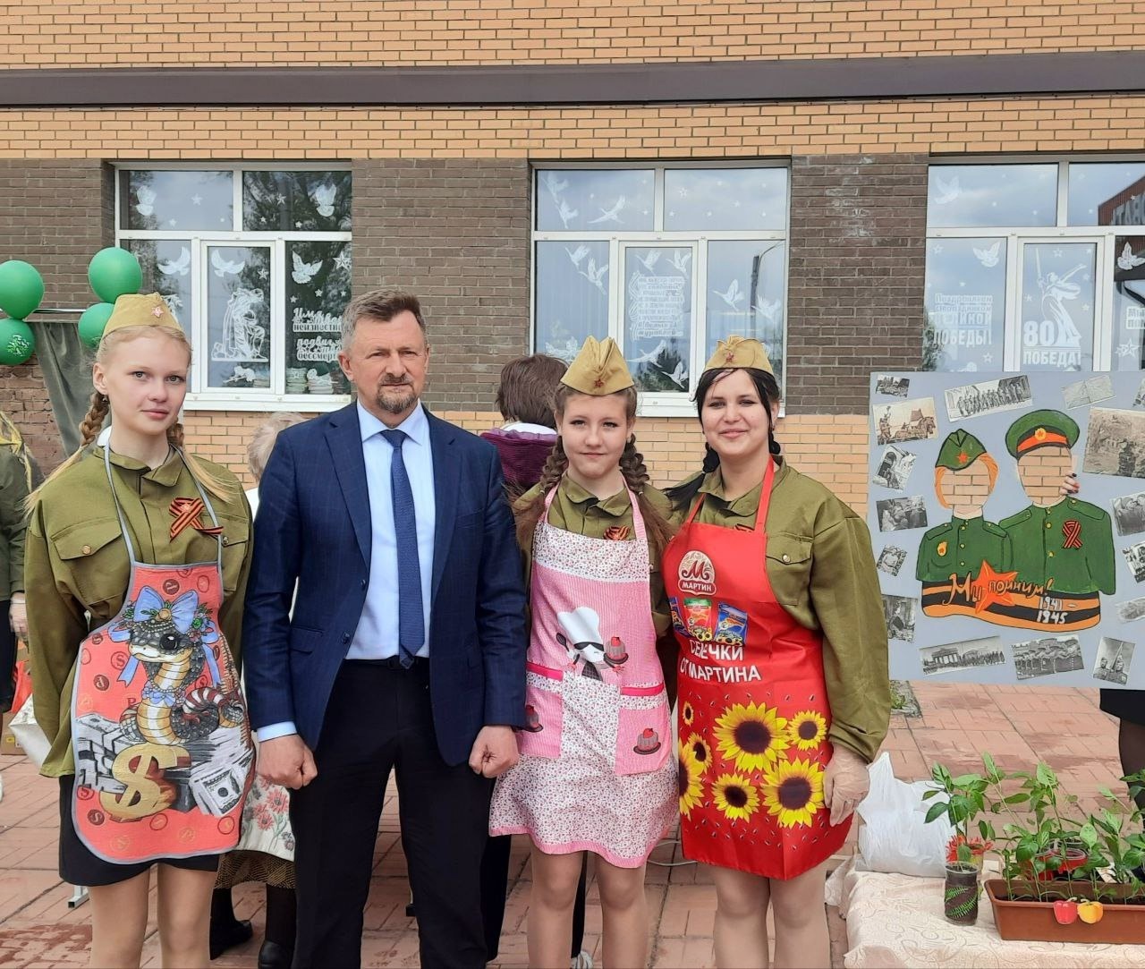 Сегодня наша школа с гордостью приняла активное участие в благотворительном концерте и ярмарке &amp;quot;Школьный Арбат&amp;quot;.